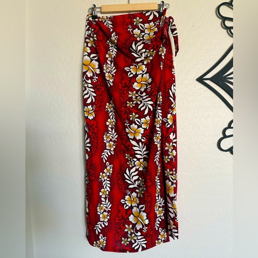 MIRASOL Vintage Hawaii Inspired Floral Red Wrap Skirt - Size XL (runs small)